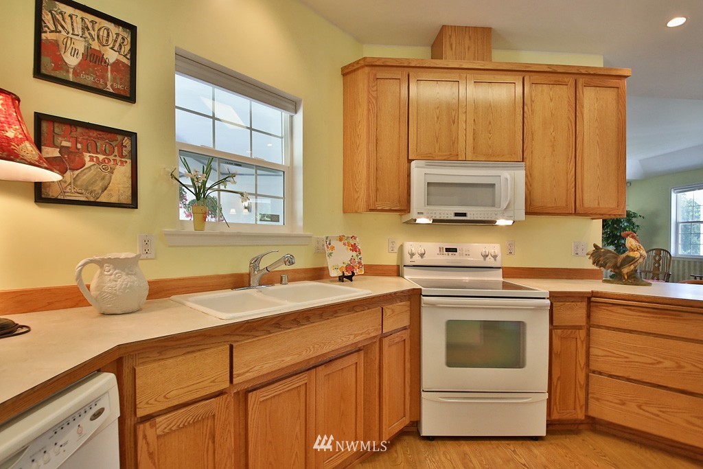 7707 Bailey Road Clinton, WA 98236 - Photo 8 of 21 Gallery Image 8