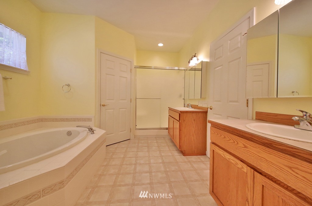 7707 Bailey Road Clinton, WA 98236 - Photo 10 of 21 Gallery Image 10