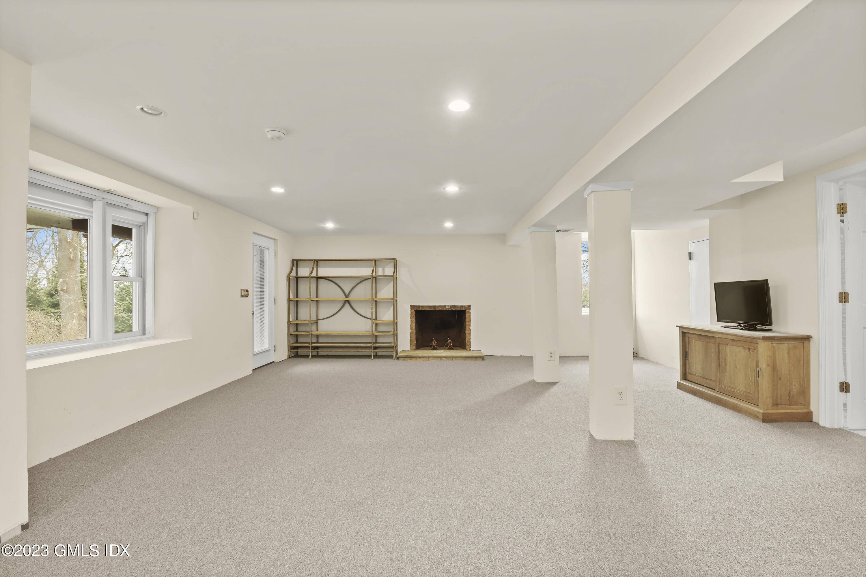 3 Wallasy Way Riverside, CT 06878 - Photo 16 of 23 3 Wallasy Way Riverside CT-print-043-041