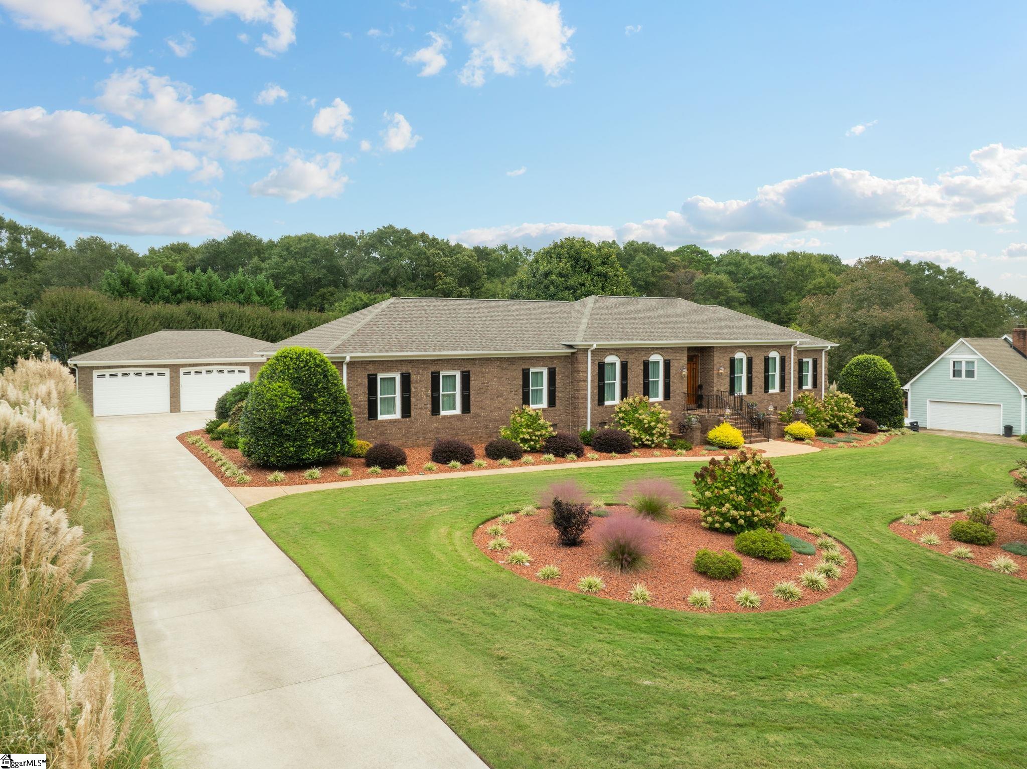 246 Preston Drive Moore, SC 29369 - Photo 2 of 37