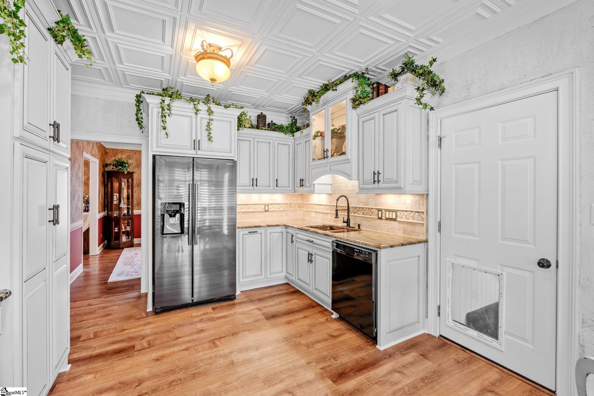 246 Preston Drive Moore, SC 29369 - Photo 8 of 37