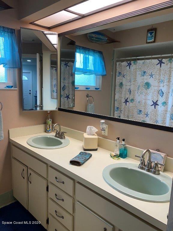 958 Raleigh Road Southeast Palm Bay, FL 32909 - Photo 10 of 18 Bathroom