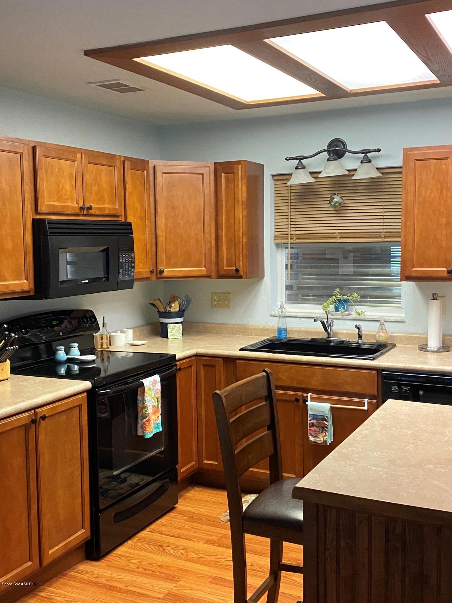 958 Raleigh Road Southeast Palm Bay, FL 32909 - Photo 5 of 18 Kitchen2