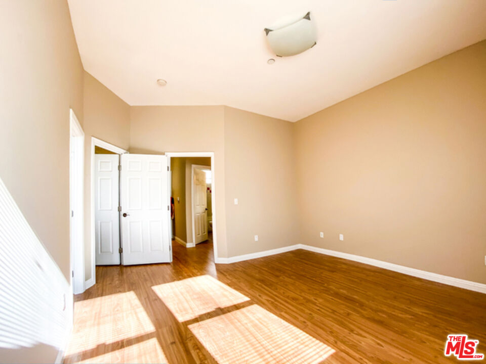 904 East Windsor Road, Unit 103 Glendale, CA 91205 - Photo 12 of 18 a view of an empty room