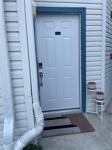 a view of entryway with a rug