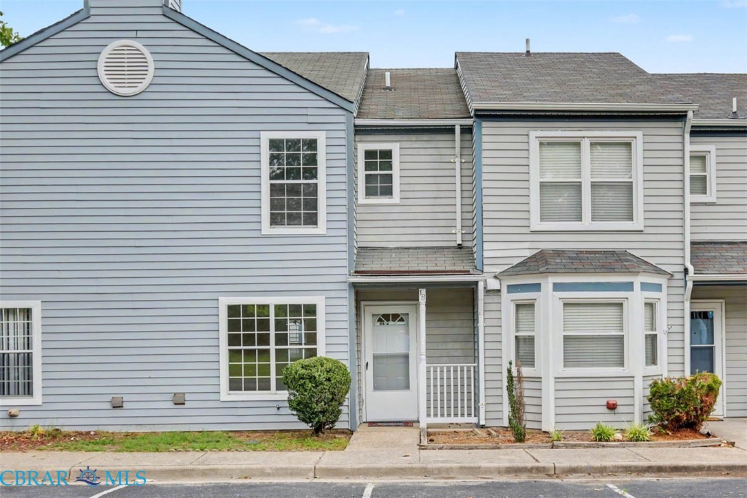 18 Bayview Court Hampton, VA 23664 - Photo 2 of 36