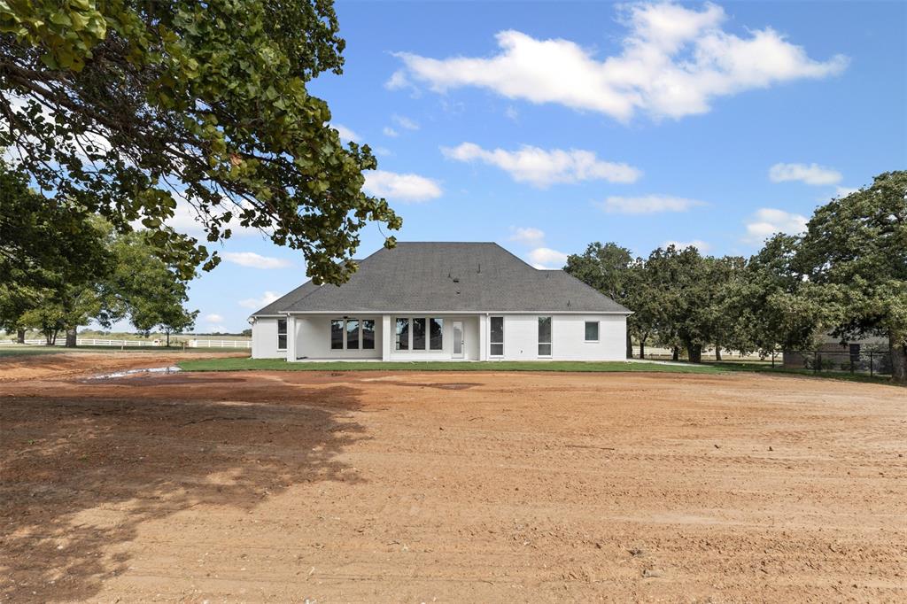 1132 Dobbs Trail Springtown, TX 76082 - Photo 30 of 32 a front view of a house with a garden