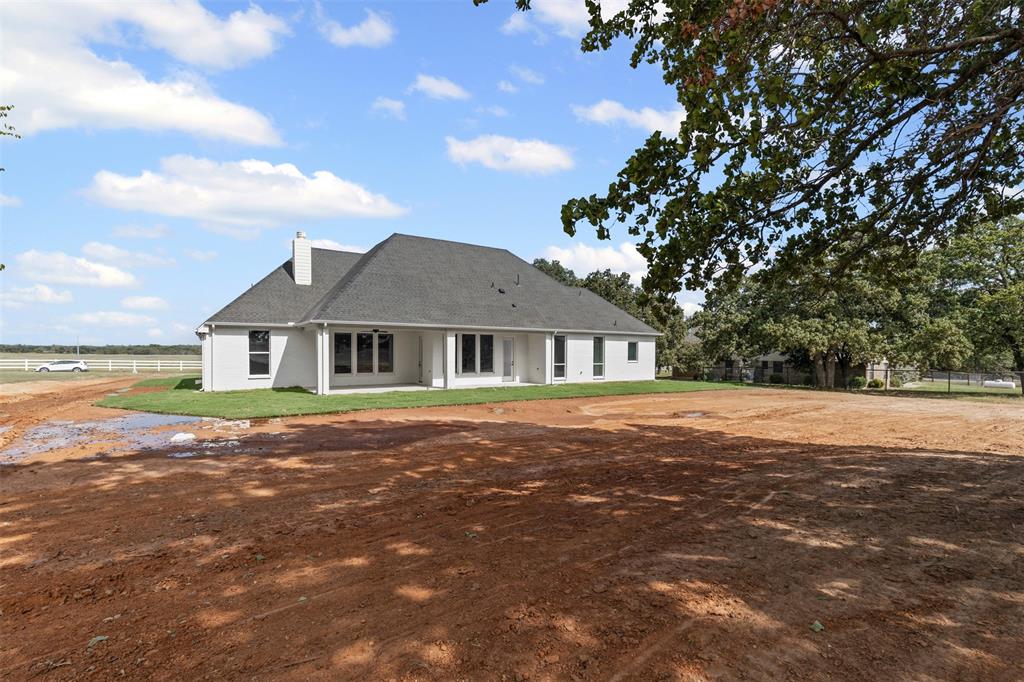 1132 Dobbs Trail Springtown, TX 76082 - Photo 31 of 32 a front view of a house with a garden