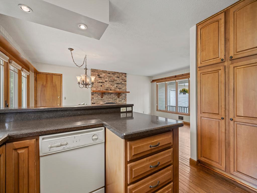 9744 Oxborough Road Bloomington, MN 55437 - Photo 12 of 57