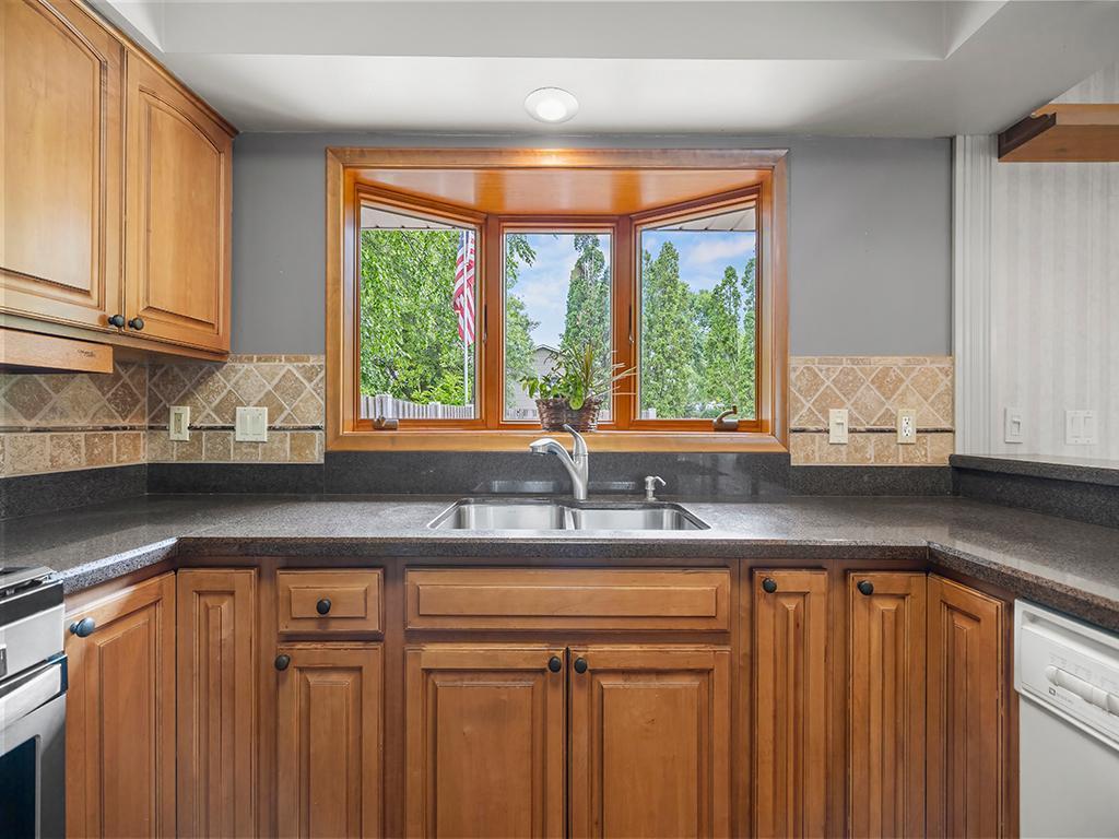 9744 Oxborough Road Bloomington, MN 55437 - Photo 14 of 57