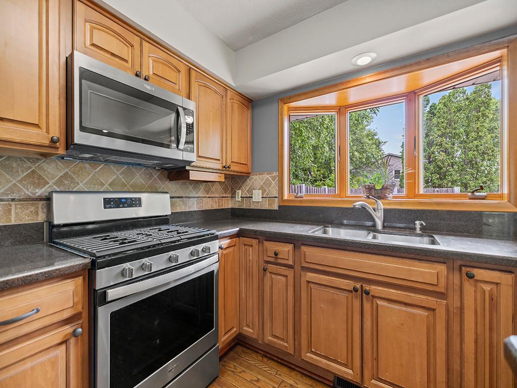 9744 Oxborough Road Bloomington, MN 55437 - Photo 15 of 57