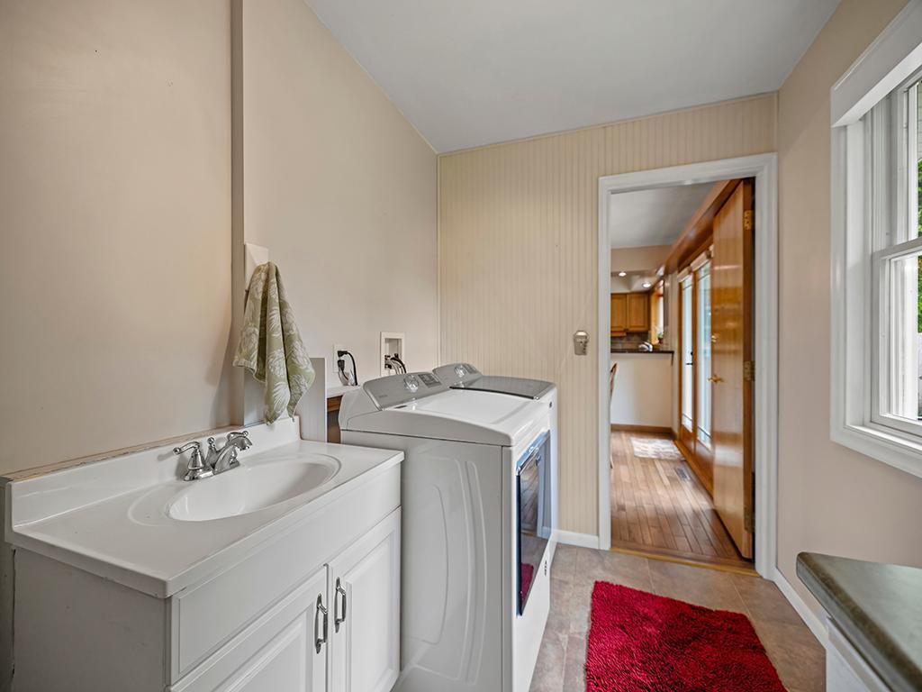 9744 Oxborough Road Bloomington, MN 55437 - Photo 18 of 57