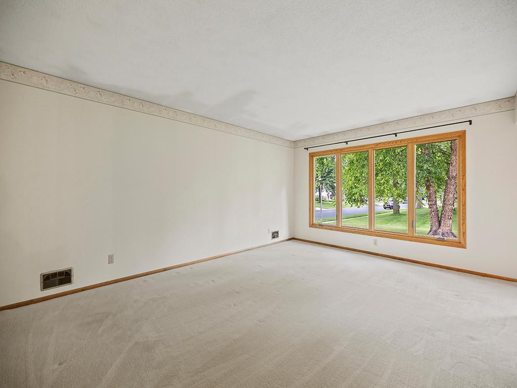 9744 Oxborough Road Bloomington, MN 55437 - Photo 23 of 57