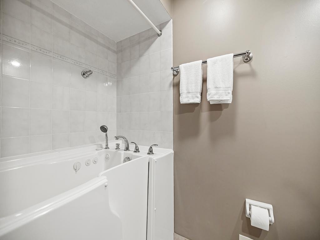 9744 Oxborough Road Bloomington, MN 55437 - Photo 26 of 57
