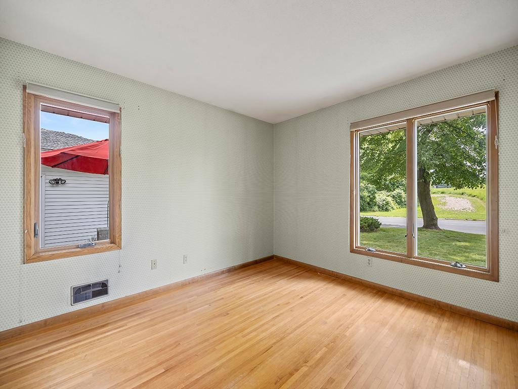 9744 Oxborough Road Bloomington, MN 55437 - Photo 30 of 57