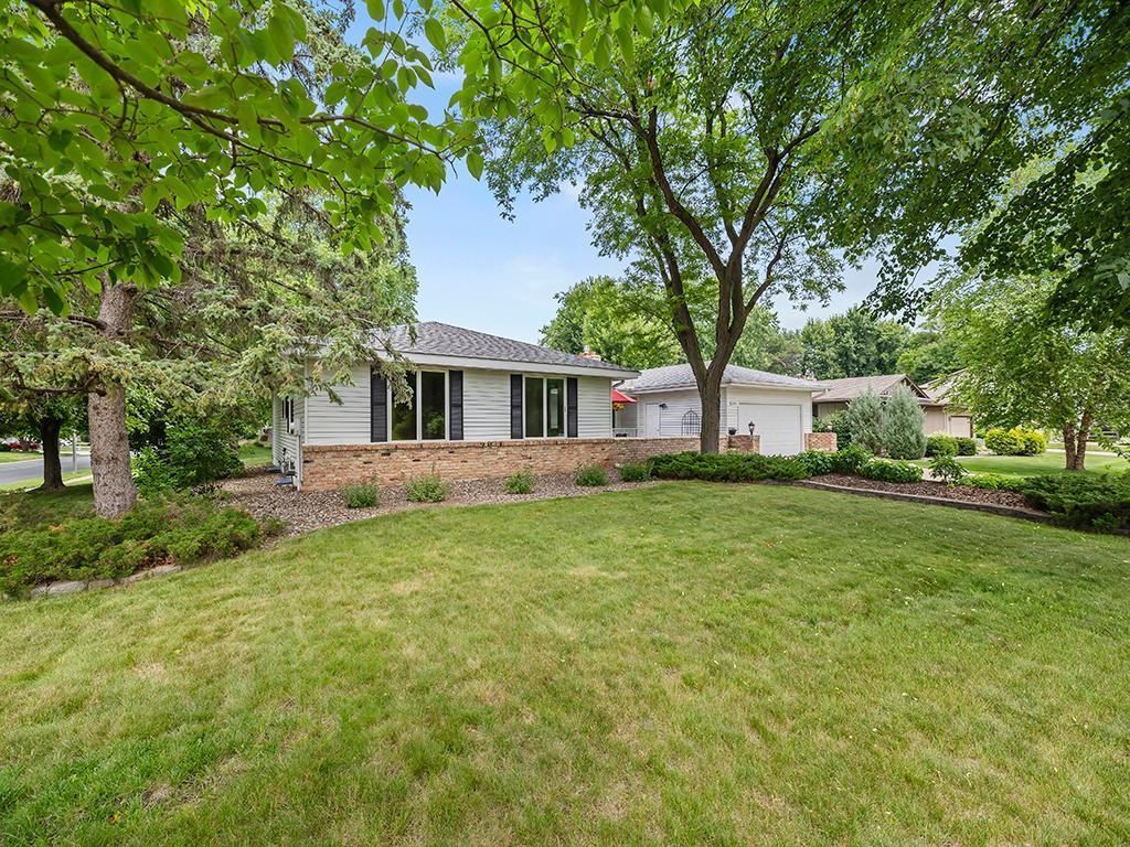 9744 Oxborough Road Bloomington, MN 55437 - Photo 3 of 57