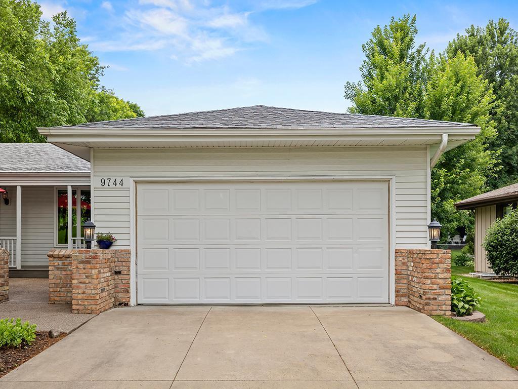 9744 Oxborough Road Bloomington, MN 55437 - Photo 4 of 57