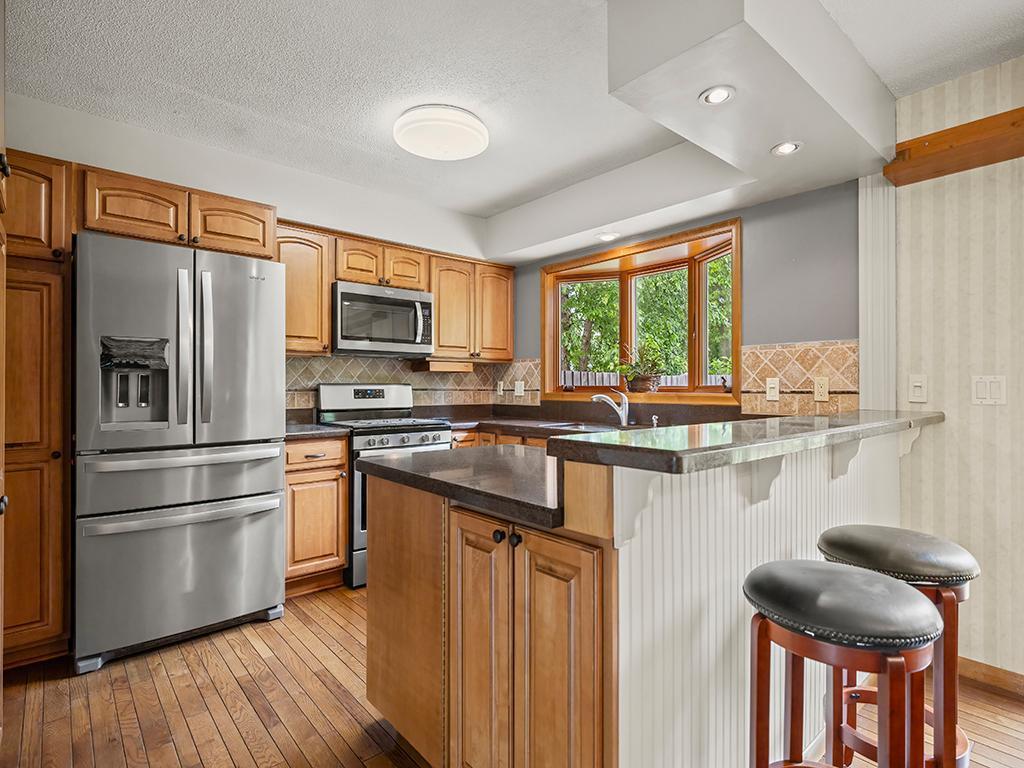 9744 Oxborough Road Bloomington, MN 55437 - Photo 10 of 57