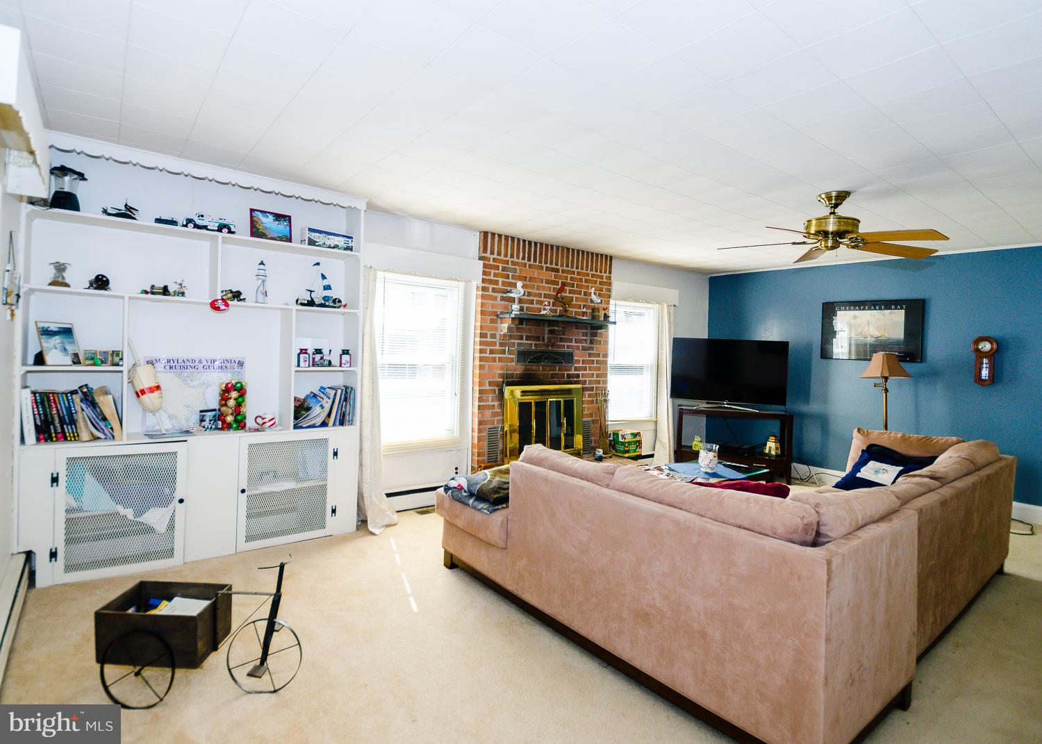 1642 Cornfield Road Pasadena, MD 21122 - Photo 14 of 27 Living Room