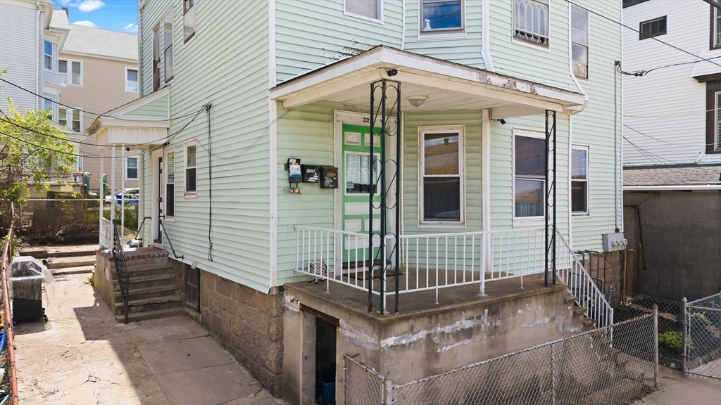 327 William Street Fall River, MA 02721 - Photo 4 of 41