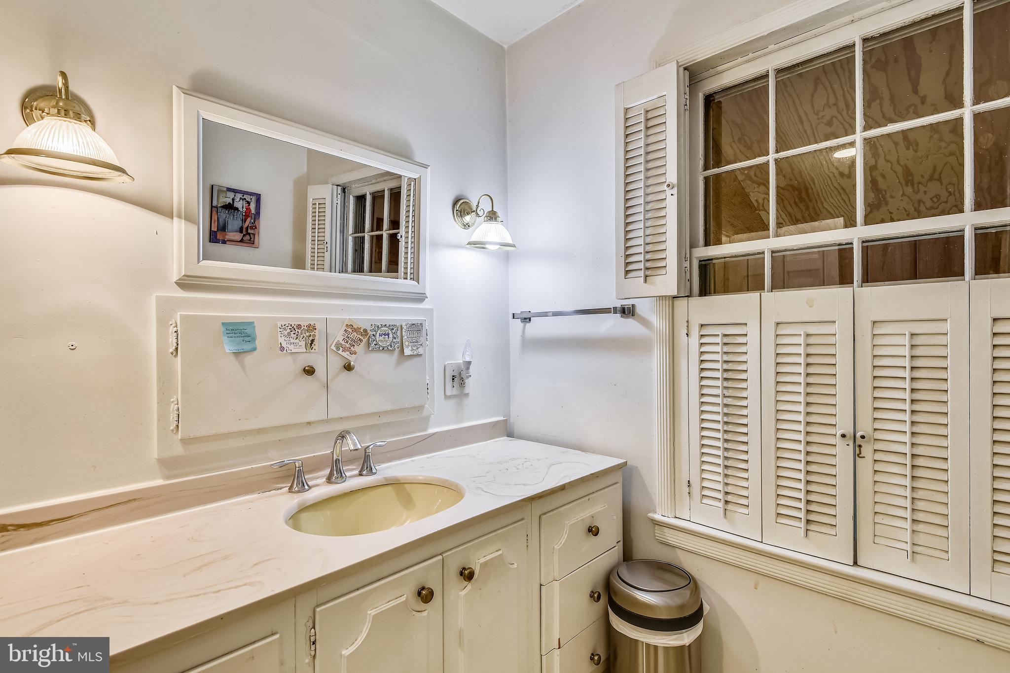 3621 Colony Road Fairfax, VA 22030 - Photo 22 of 54 Main Level Shared Bathroom