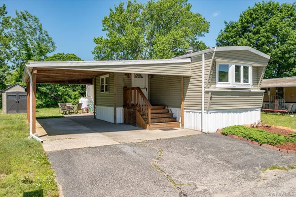 $179,999 | 66 Minuteman Drive, Bohemia, NY 11716