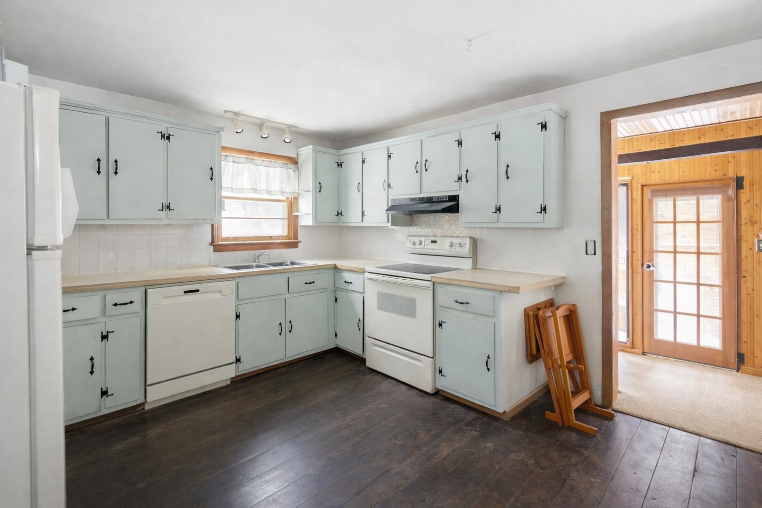 129 Sandown Road Danville, NH 03819 - Photo 14 of 38