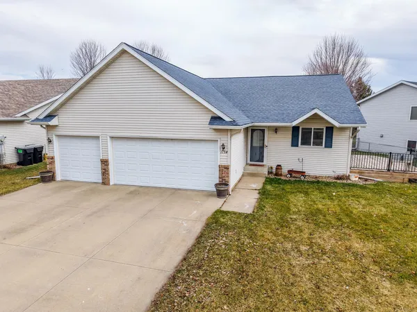 $334,900 | 1154 Peregrine Dr S East, Rochester, MN 55904