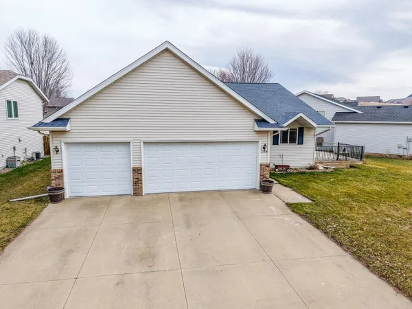 $334,900 | 1154 Peregrine Dr S East, Rochester, MN 55904