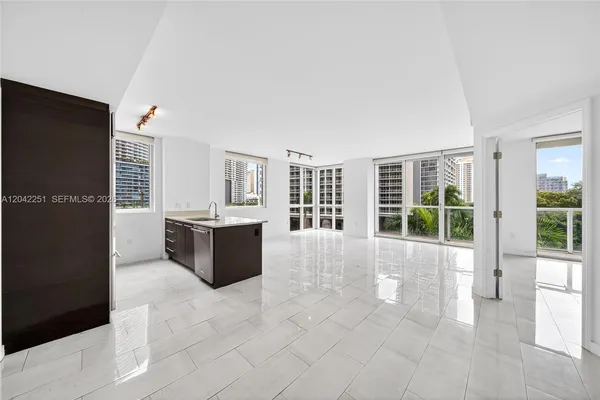 $4,100 | 500 Brickell Avenue, Unit 501, Miami, FL 33131