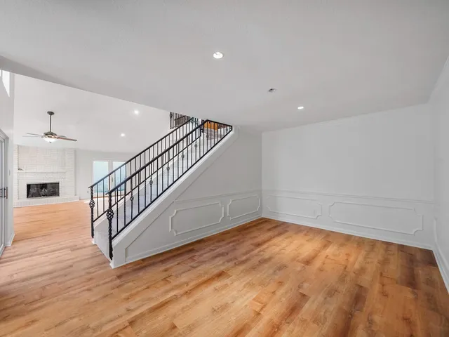 $425,000 | 910 Enclave Parkway, Houston, TX 77077