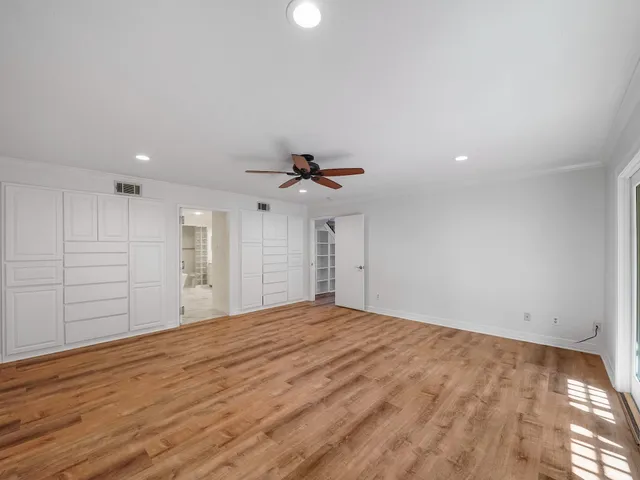 $425,000 | 910 Enclave Parkway, Houston, TX 77077