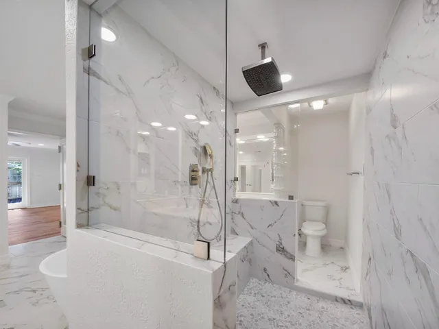 $425,000 | 910 Enclave Parkway, Houston, TX 77077