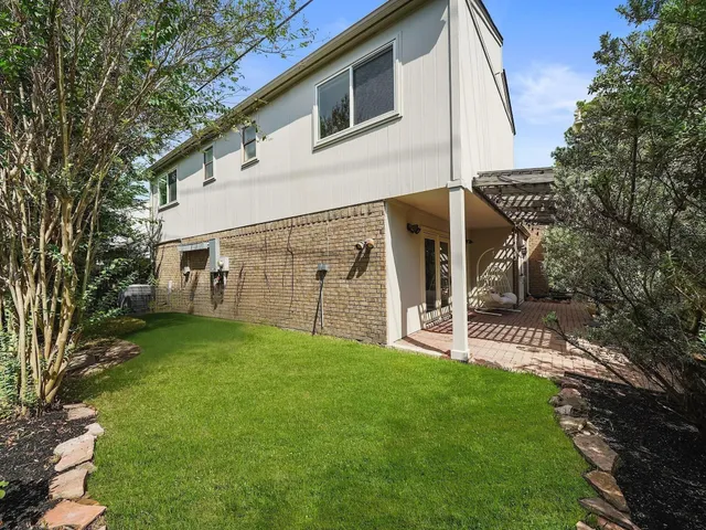 $425,000 | 910 Enclave Parkway, Houston, TX 77077