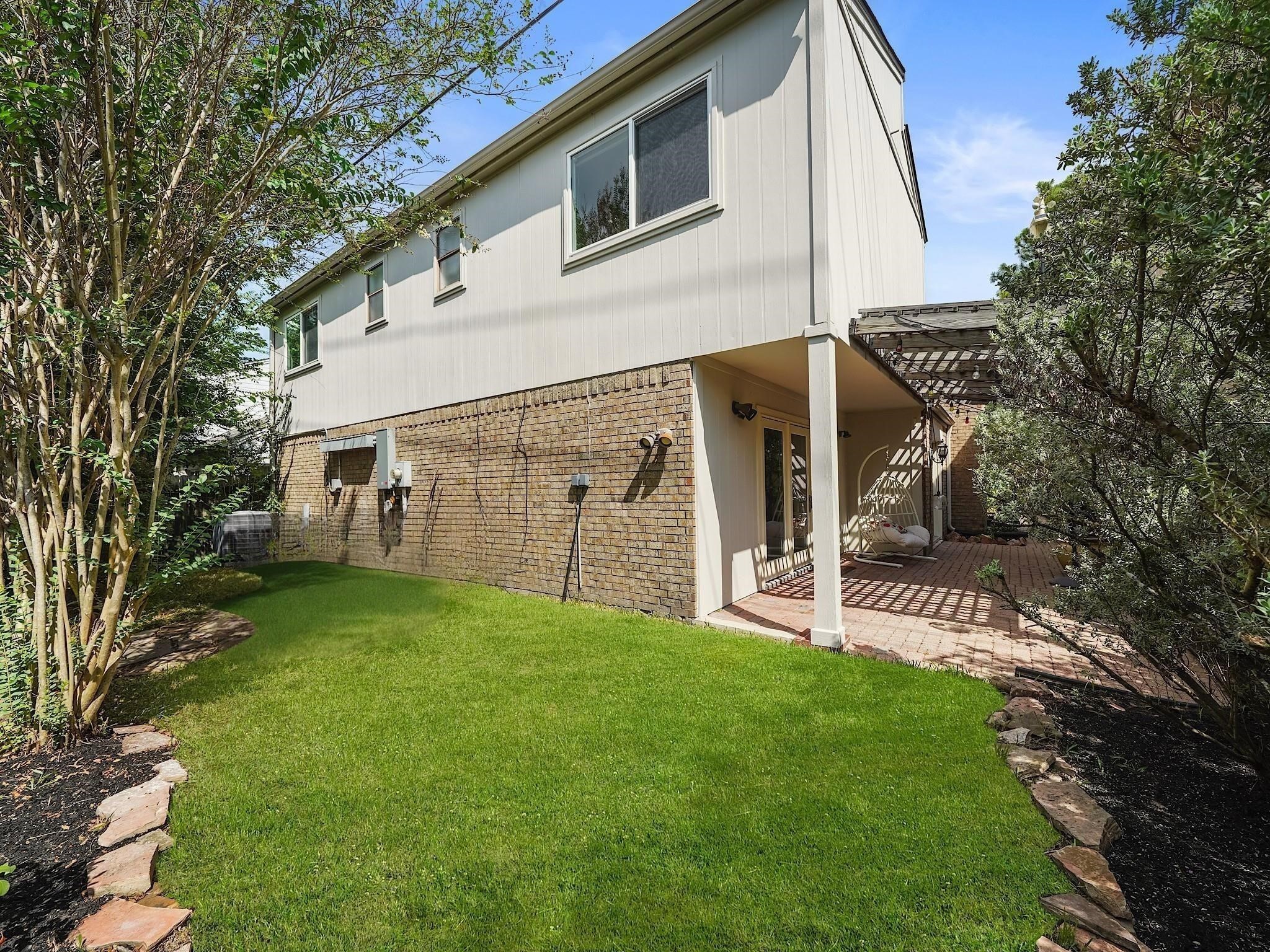 910 Enclave Parkway Houston, TX 77077 - Photo 35 of 42 Low-maintenance yard with covered patio—plenty of room for grilling or container gardening.
