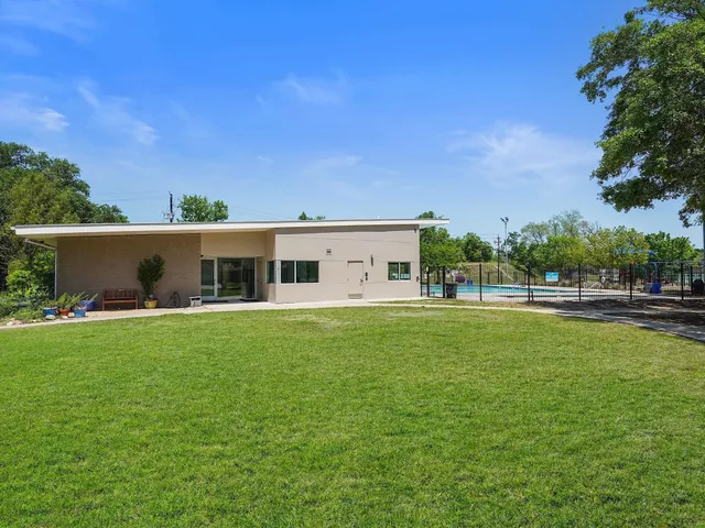 $425,000 | 910 Enclave Parkway, Houston, TX 77077