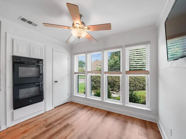 $425,000 | 910 Enclave Parkway, Houston, TX 77077