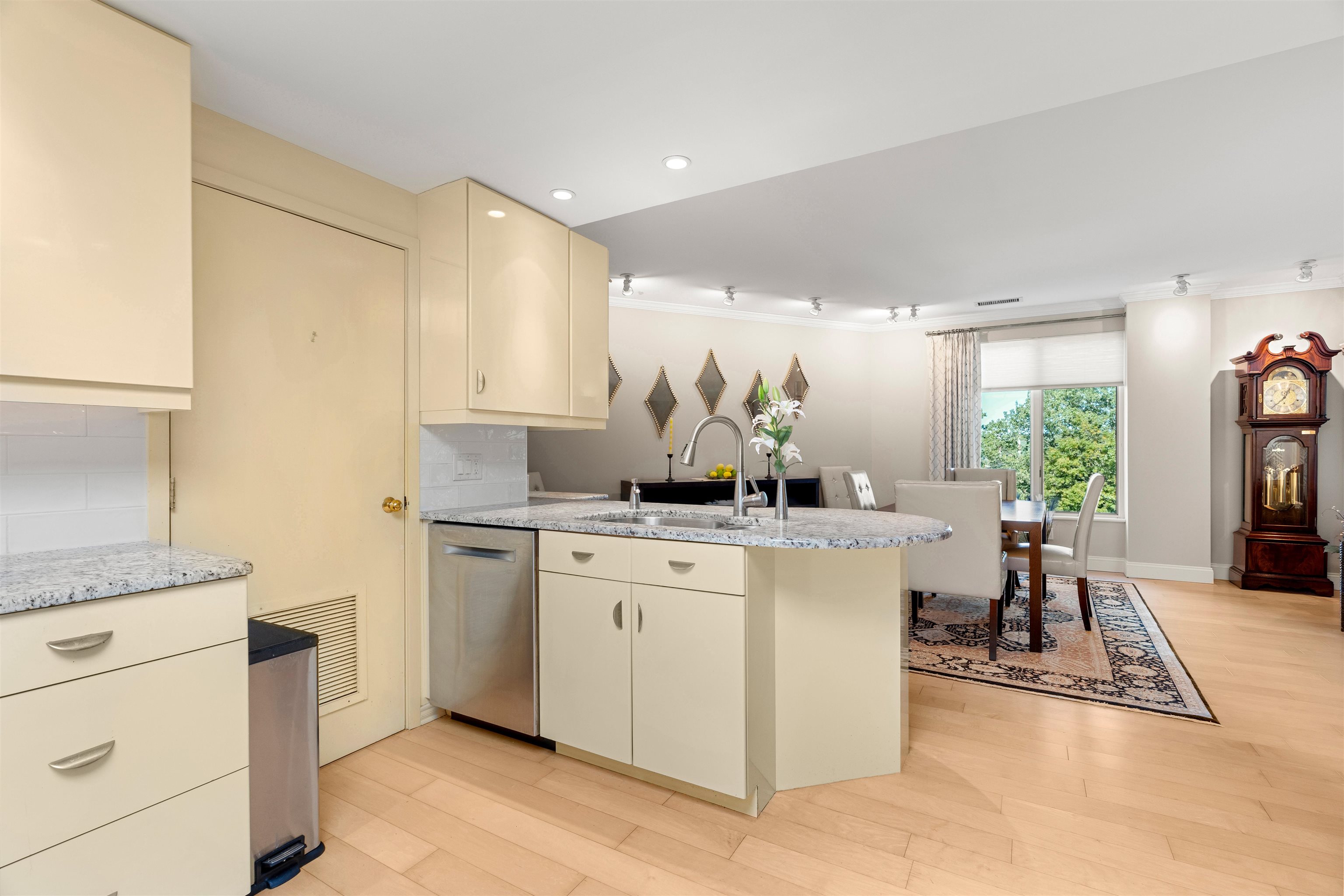 300 River Road, Unit 508/608 Manchester, NH 03104 - Photo 5 of 41