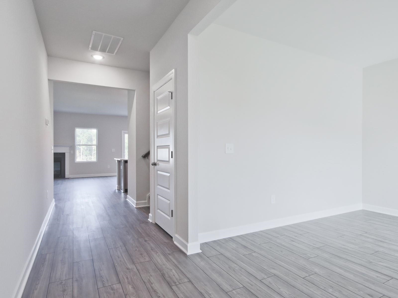 136 Layken Drive Fountain Inn, SC 29644 - Photo 4 of 34