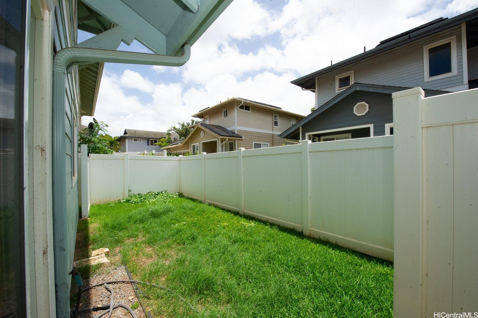 92-7049 Elele Street, Unit 81 Kapolei, HI 96707 - Photo 18 of 21 a front view of a house with garden