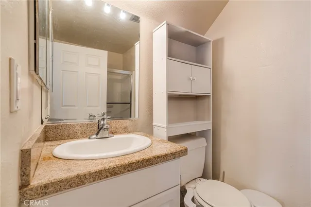 $584,999 | 21400 Burbank Boulevard, Unit 313, Woodland Hills, CA 91367