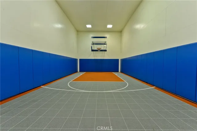 $584,999 | 21400 Burbank Boulevard, Unit 313, Woodland Hills, CA 91367