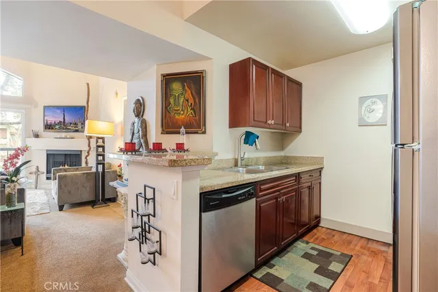 $584,999 | 21400 Burbank Boulevard, Unit 313, Woodland Hills, CA 91367