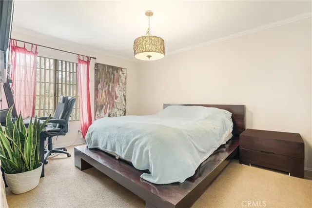 $584,999 | 21400 Burbank Boulevard, Unit 313, Woodland Hills, CA 91367