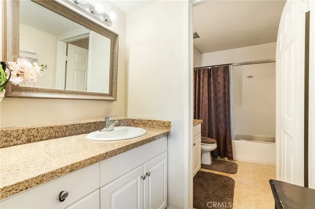 $584,999 | 21400 Burbank Boulevard, Unit 313, Woodland Hills, CA 91367