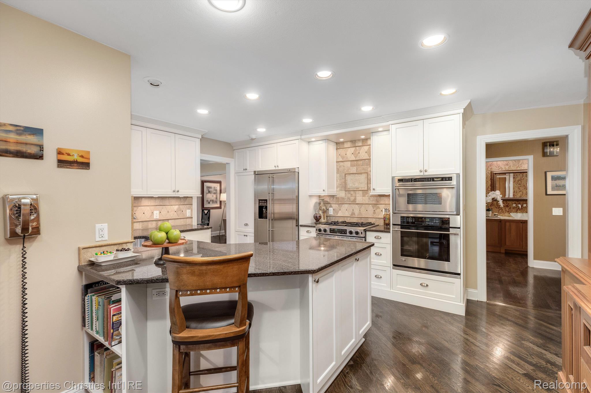 30184 High Valley Road Farmington, MI 48331 - Photo 11 of 43 Gallery Image 11