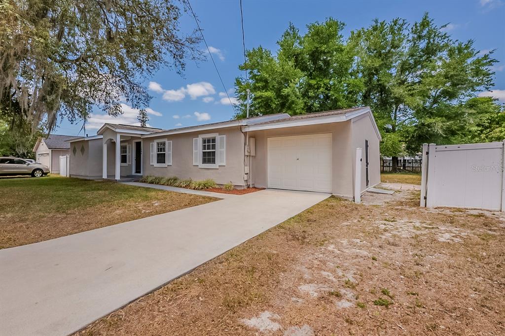 1084 Doyle Road Deltona, FL 32725 - Photo 2 of 45 Gallery Image 2