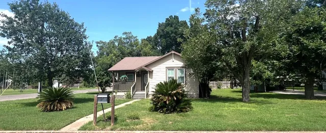 $254,900 | 903 Bowie Street, Columbus, TX 78934