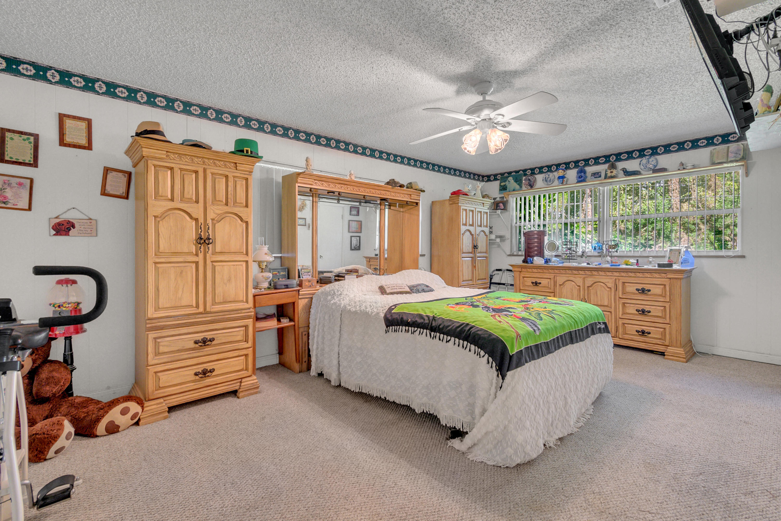 2585 F Road Loxahatchee Groves, FL 33470 - Photo 16 of 31 Main bedroom