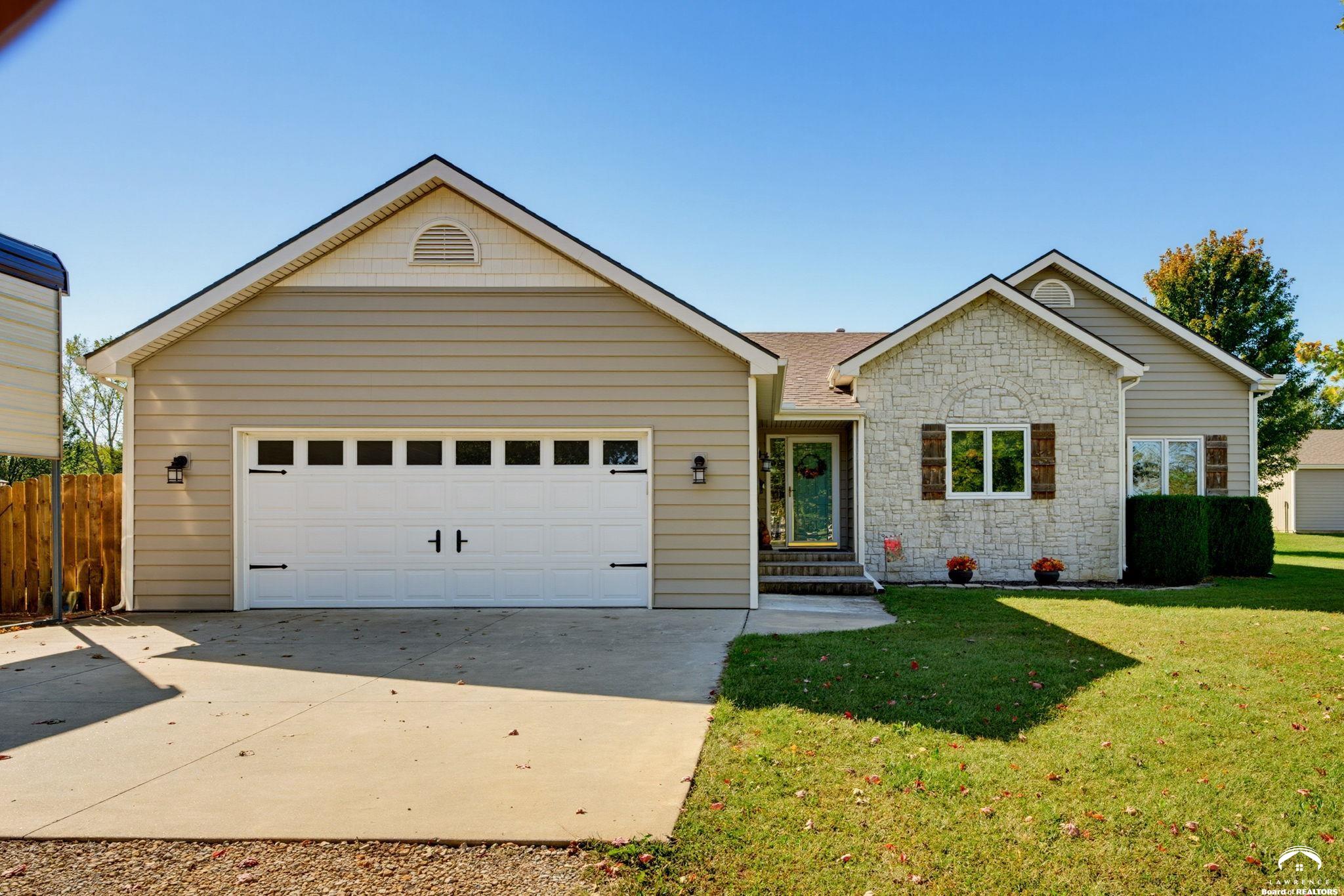 1185 East 1067th Road Lawrence, KS 66047 - Photo 1 of 73 Gallery Image 1
